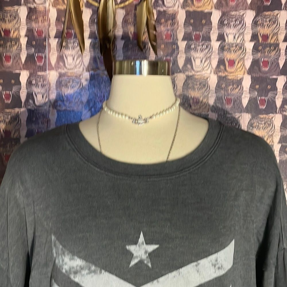 Grayson Threads Simple Cropped Graphic Sweatshirt - Picture 5 of 10